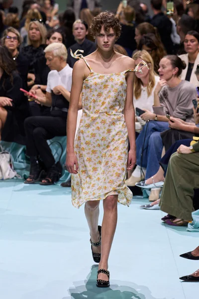 Look 1